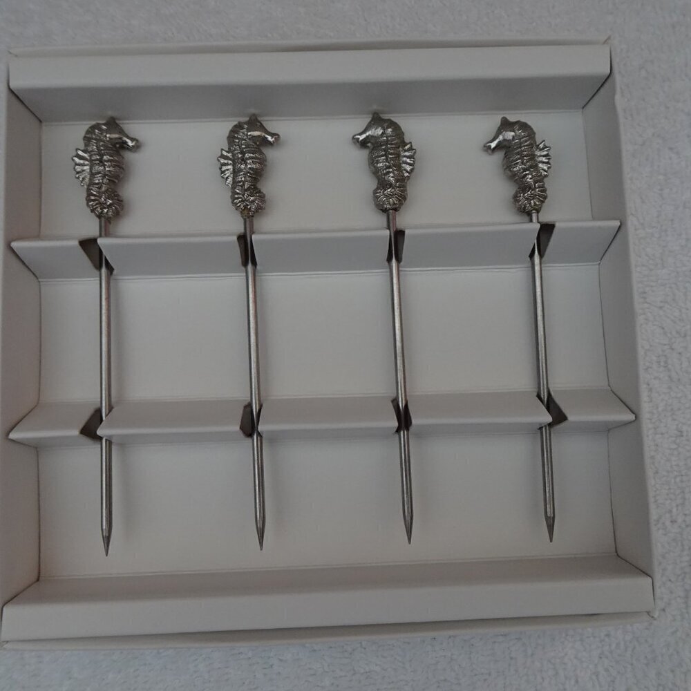Set of 4 Pewter Party Picks Skewers Seahorse Snack Appetizer Hor D Oeuvre Cheese - Picture 2 of 9